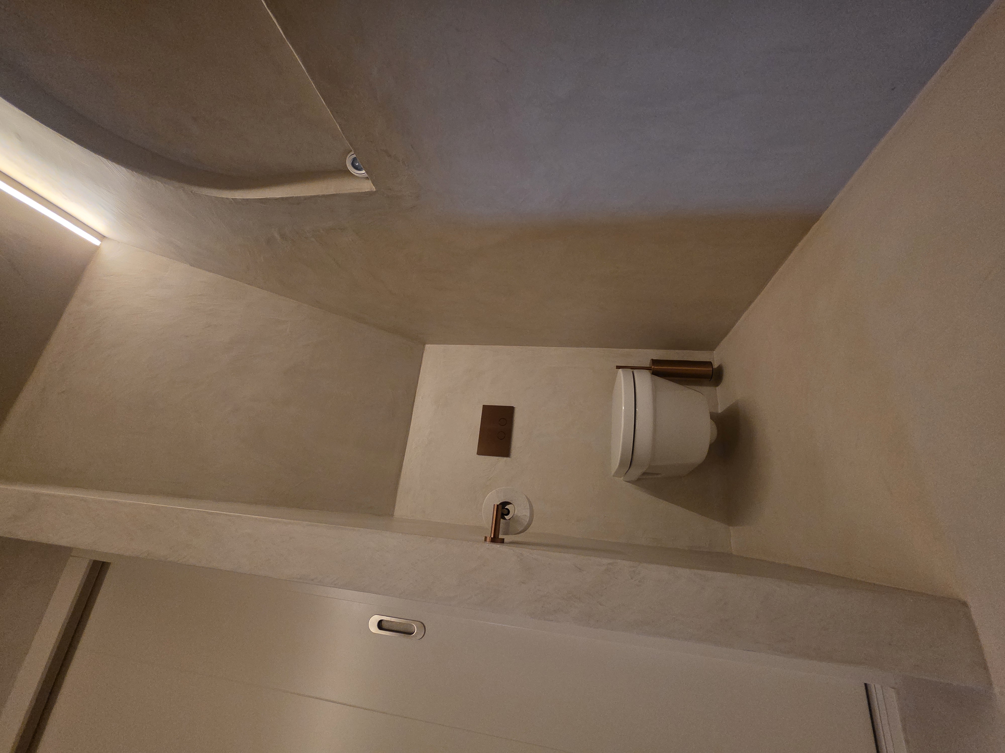 Toilet in microcement